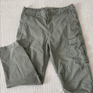 H&M Men's Cargo Pants in Olive